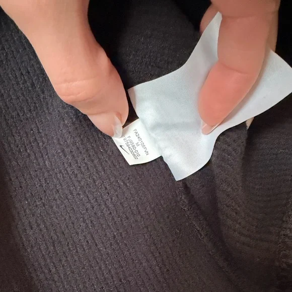 Nike Women's Thermal Long Sleeve - Picture 5 of 5